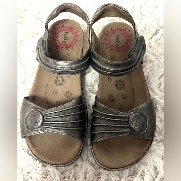Taos Escape Walking Leather Sandal
Pewter Color
Women’s Size 7 - Picture 6 of 8